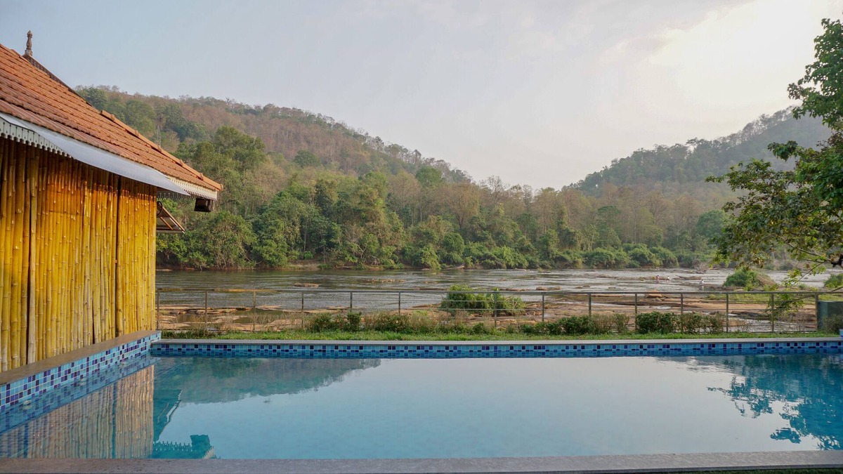 Perumbavoor Hotel | Willow Heights Athirapally