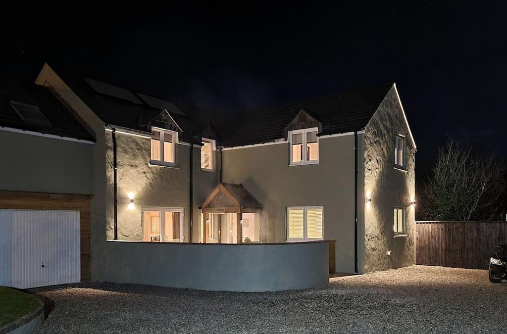 Wolf's Castle House | Willow Lodge, Wolfscastle