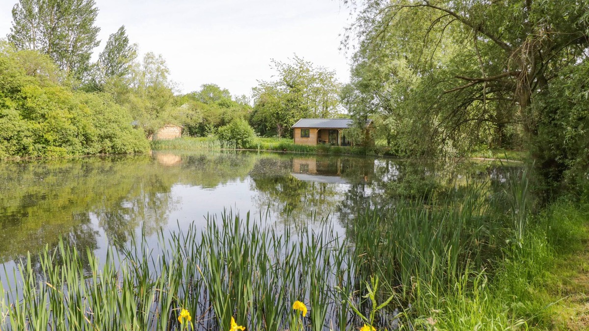 Frankton Cottage | WILLOW, pet friendly, with hot tub in Dunchurch