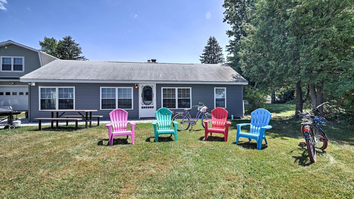 Isle La Motte House | 'Willow Point' ~ Lake Champlain House w/2 Kayaks!