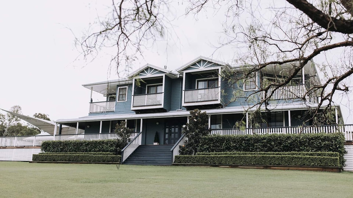 Pokolbin House | Willow Tree Estate - Luxurious whole of house accommodation -Sleeps 40-Stunning
