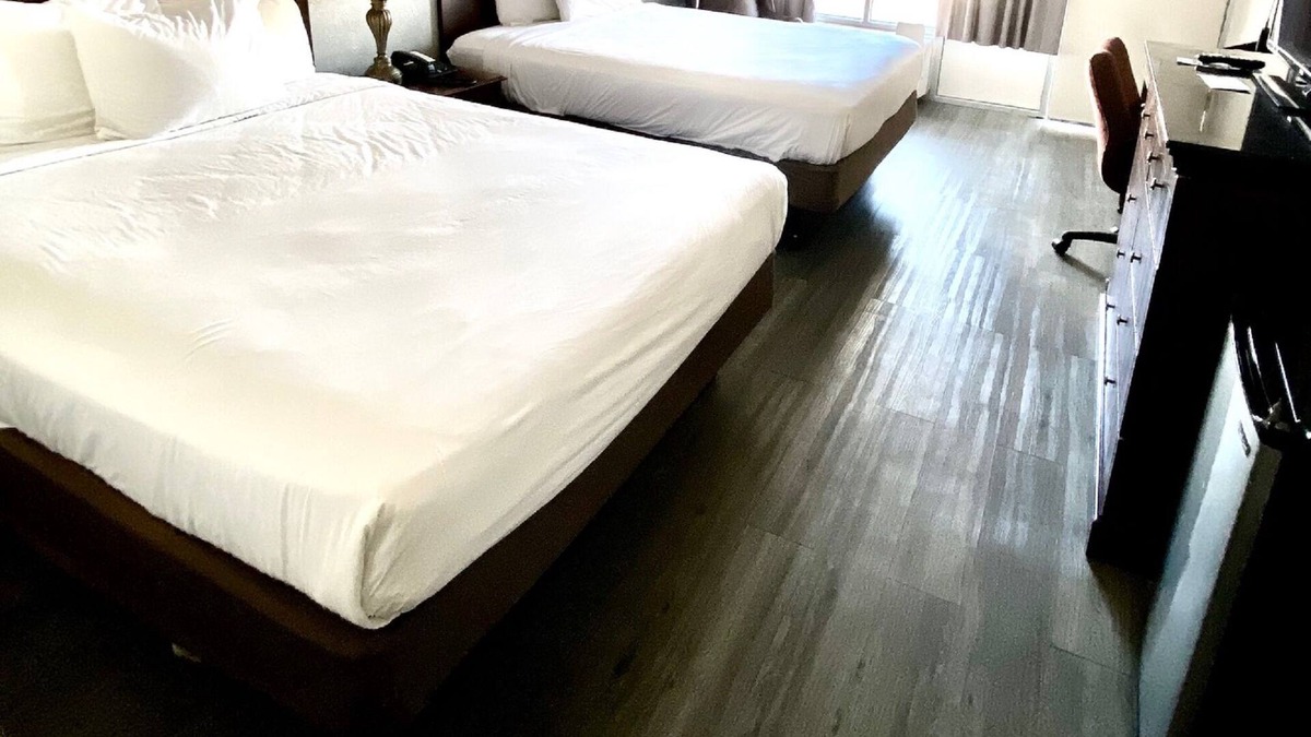 Branson Theater District Hotel | Willow Tree Inn