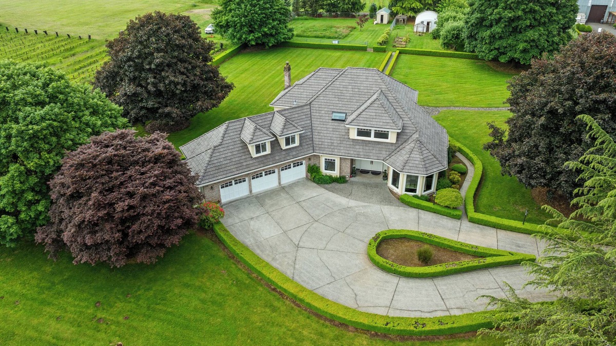 Ridgefield House | Willow & Vine- Retreat & Small Event Estate in Ridgefield, WA steps to winery