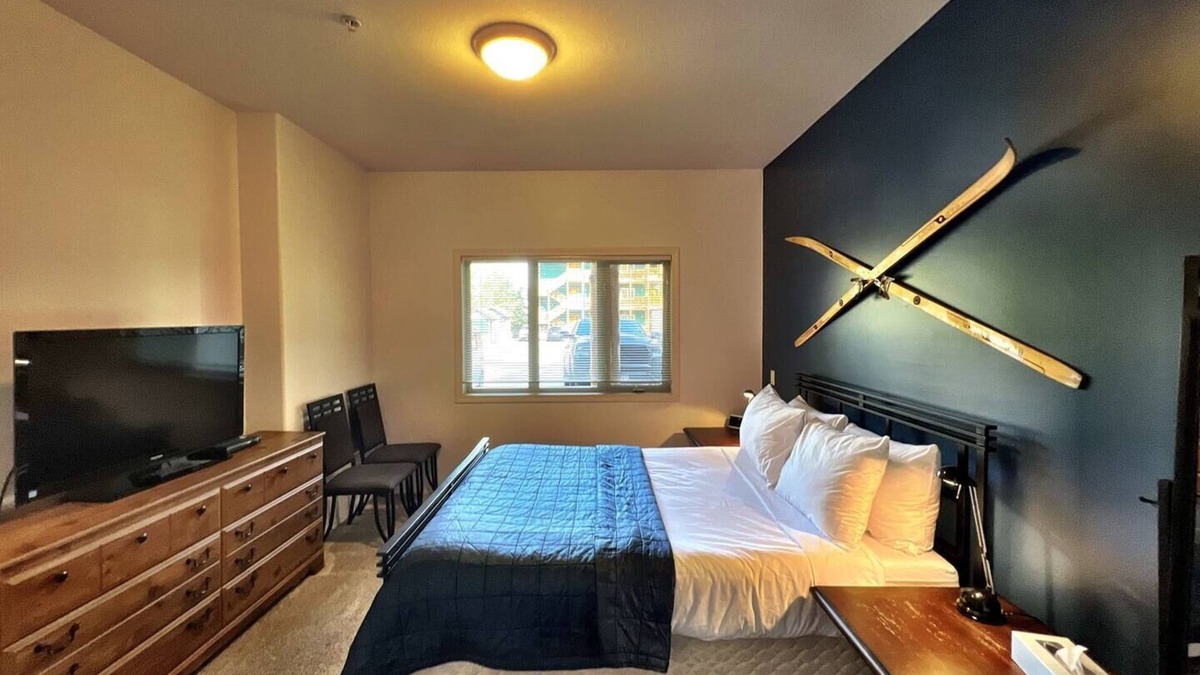 East Kootenay Condo | Willow Vistas 6 - Golf - Ski - Hike - Chill - Private Hot Tub - Sleeps 6