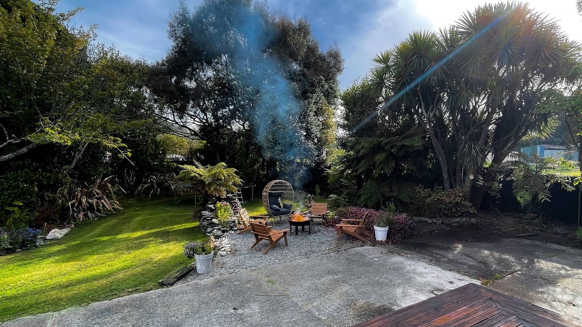 Hector House | Willow & Waves - Huge outdoor space & Full kitchen