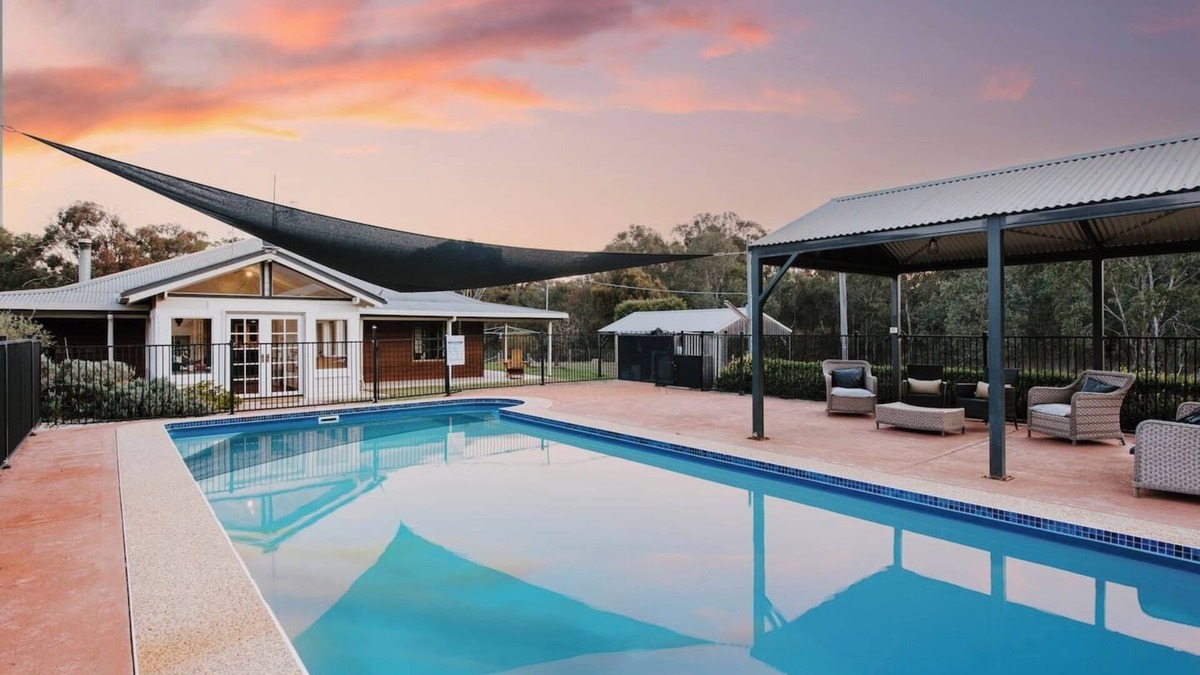 Budgee Budgee House | Wilpine Poolside Country Luxury near Town