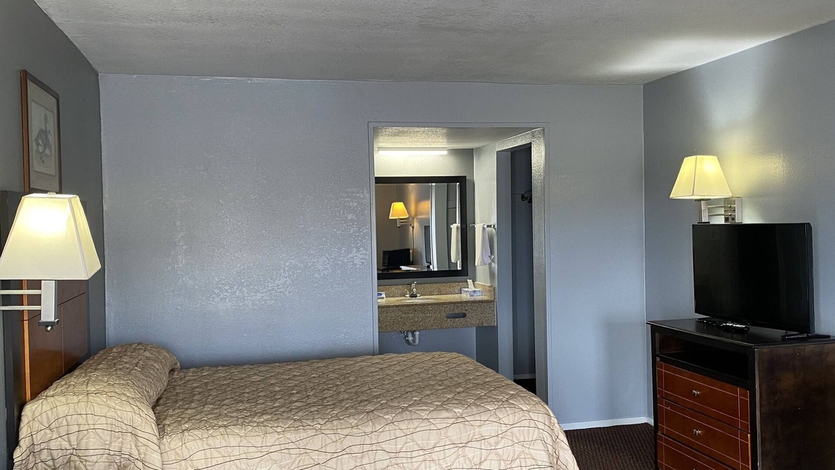 Cushing Hotel | Wilshire Inn