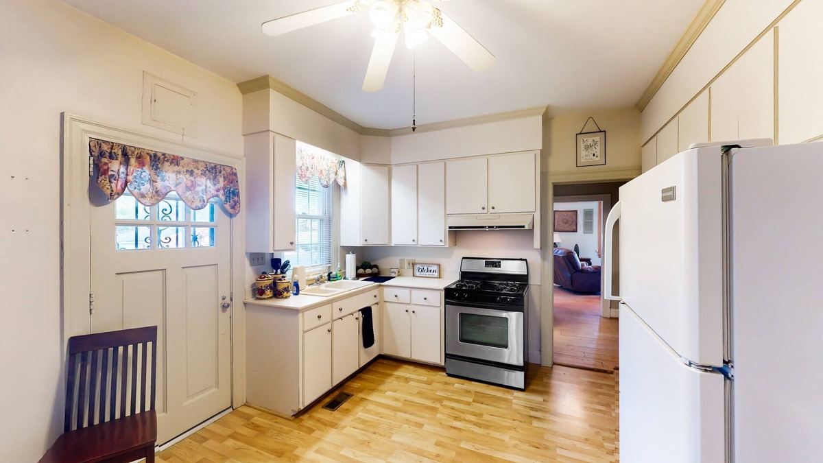 Wilson County House | Wilson Garden of Eden: Southern Getaway with Private Vineyard & Lounge