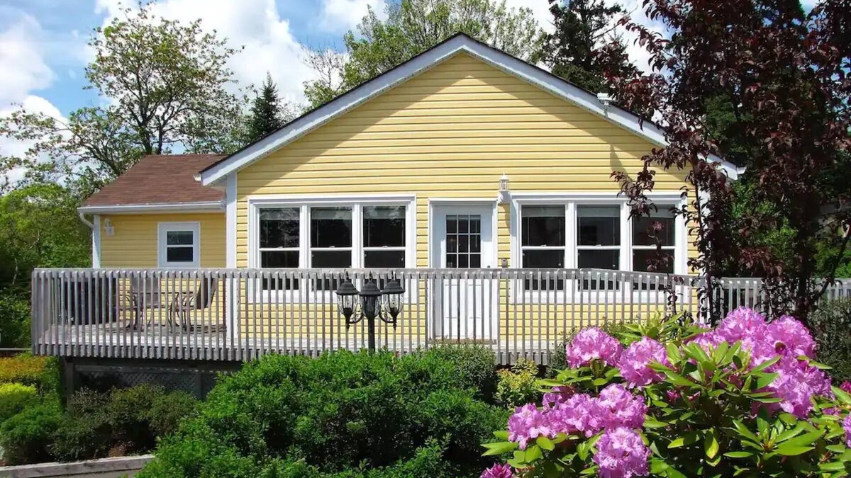 Boutiliers Point Cottage | Wilson's Coastal Club - C1