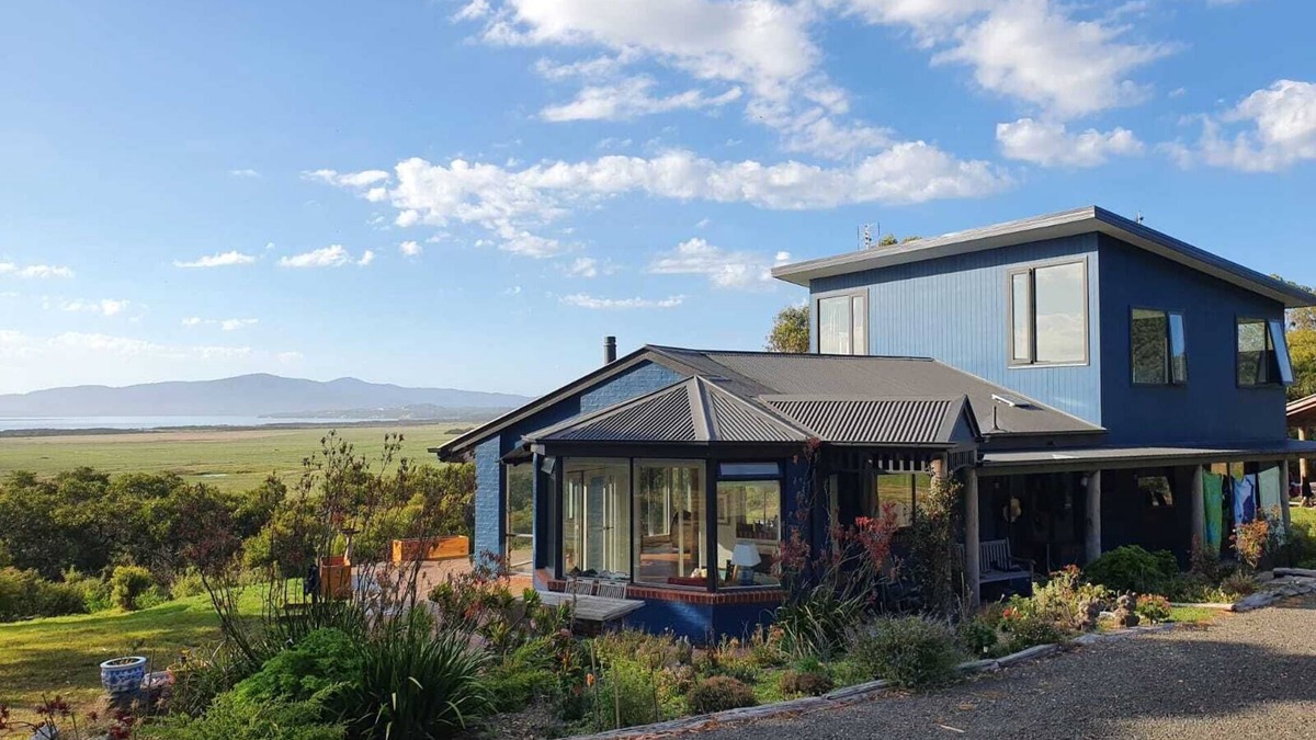 Yanakie House | Wilsons Prom: secluded home with stunning views