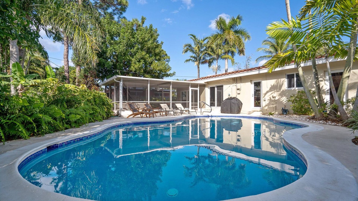 Oakland Park House | Wilton Wonderful! Heated Pool & 2 miles to Beach!