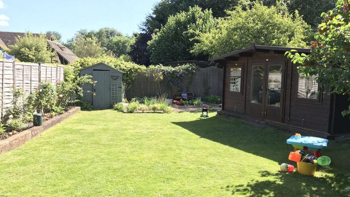 Kings Worthy Cottage | Winchester 3 Bedroom Cottage + Large Garden w/Office - Opposite 5-Star Farm Shop