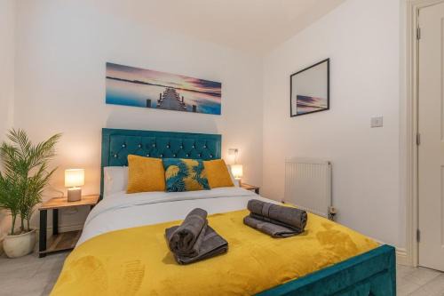 Winchester Apartment | Winchester City Centre Flat Sleeps 6 Free Parking