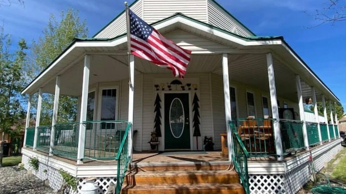 Winchester House | Winchester Idaho Lake House RELAX Pool Games FUN Getaway Fish Hunt Hike Sleeps 8