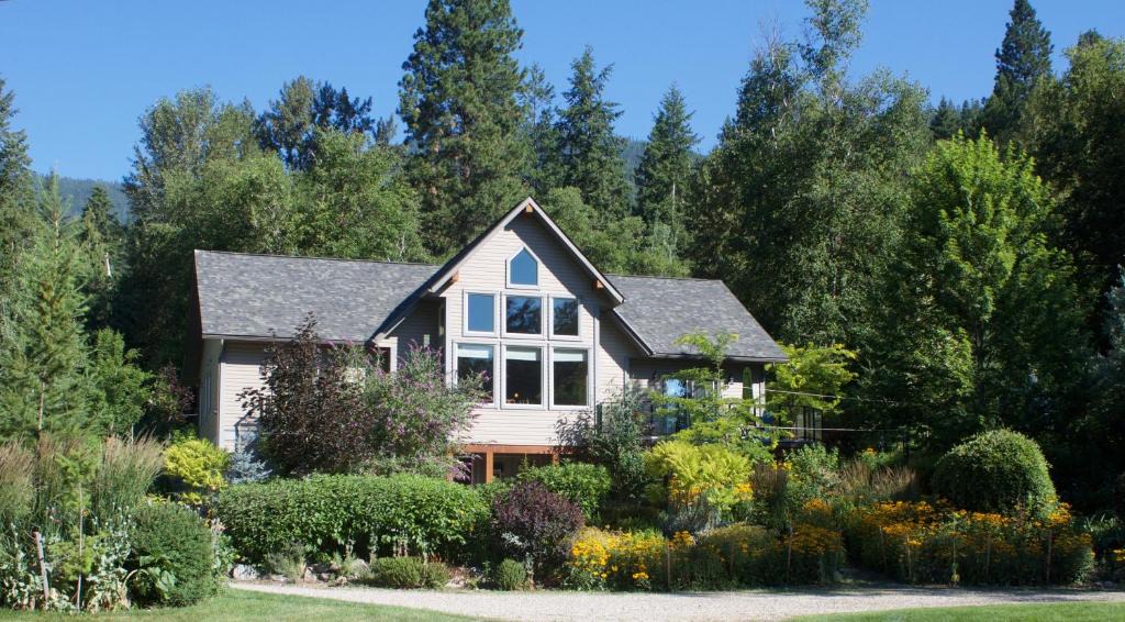 Robson Bed & Breakfast | Windborne Bed & Breakfast