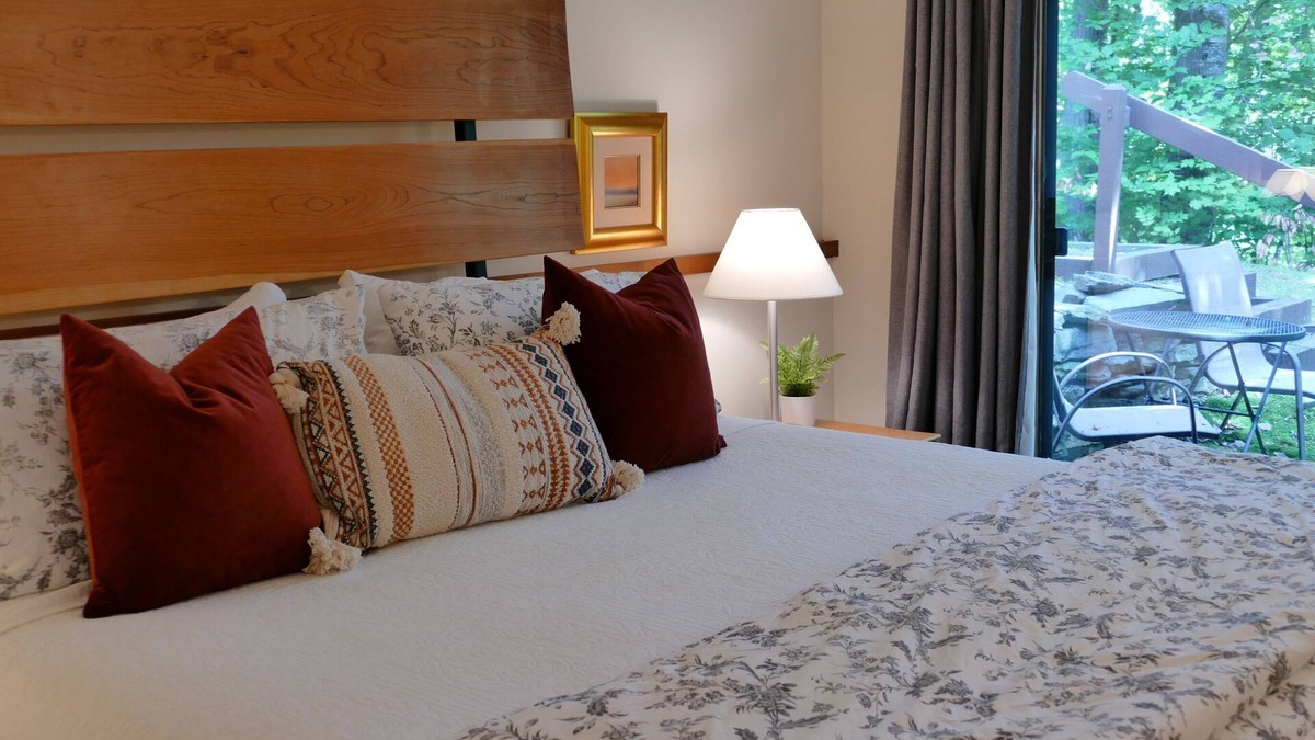Quechee House | Windfall @ Quechee Club VT: Cozy Updated Condo A/C, Fireplace -Ski -Golf -Renew