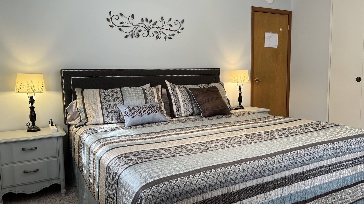 Cooperstown House | Winding River - Panoramic view of river valley, under 10 minutes to Dreams Park