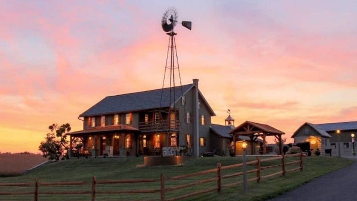 Elizabethtown House | Windmill Manor at Sunnyburn Farm