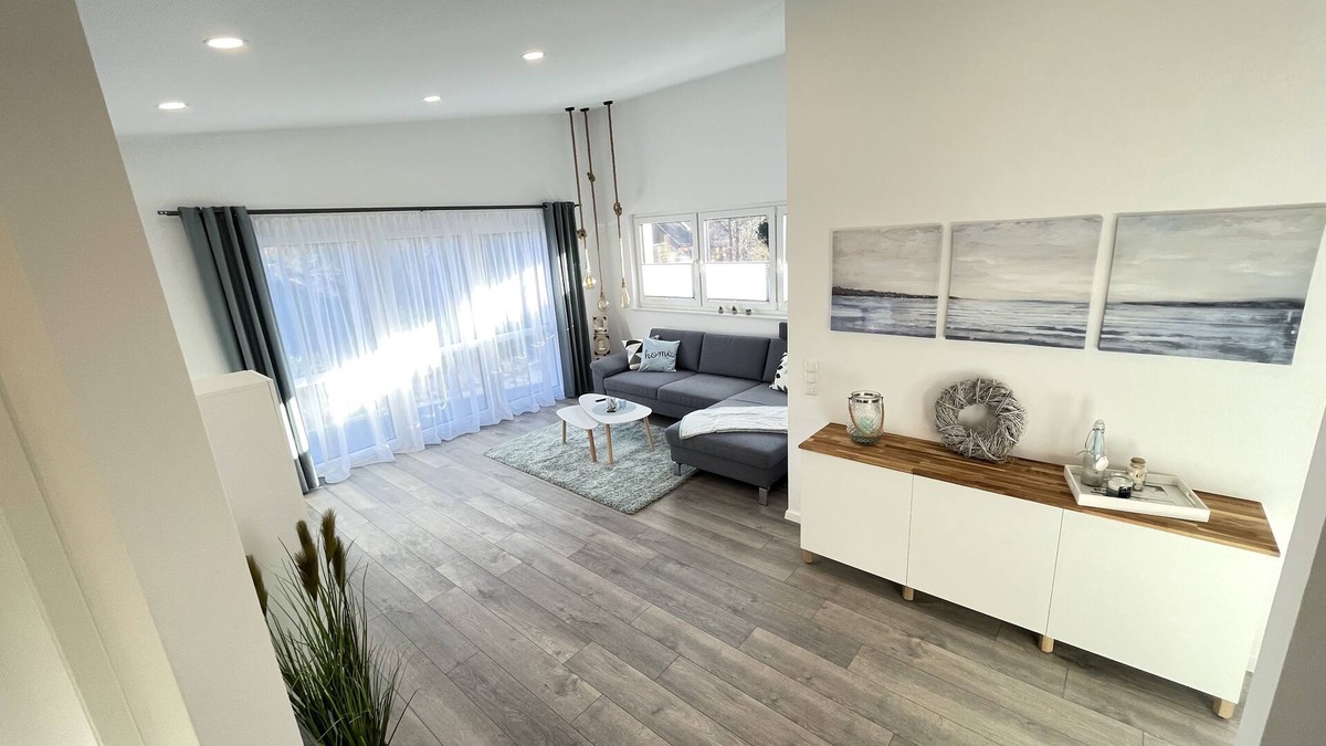 Wremen Apartment | Windward modern new-build apartment near the beach *Wallbox*