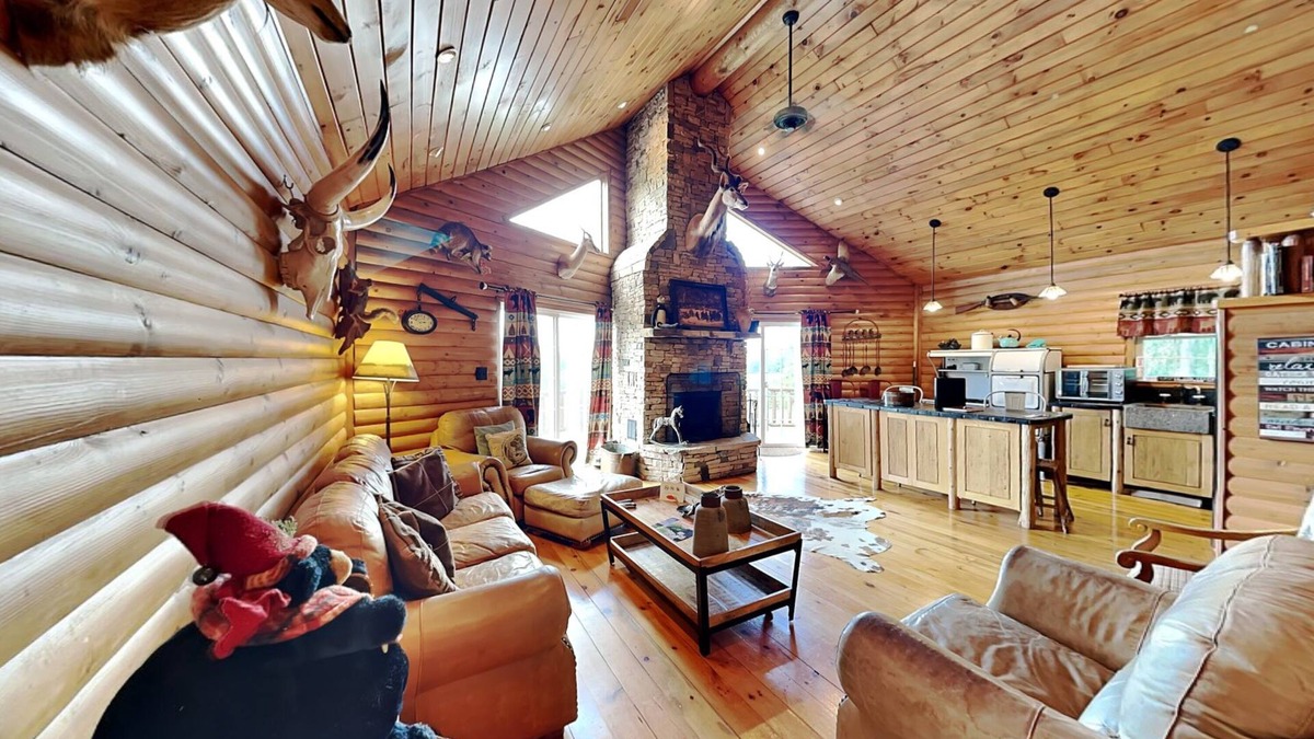 Crellin House | Windy Acres | Dog Friendly + Hot Tub & Great Views!