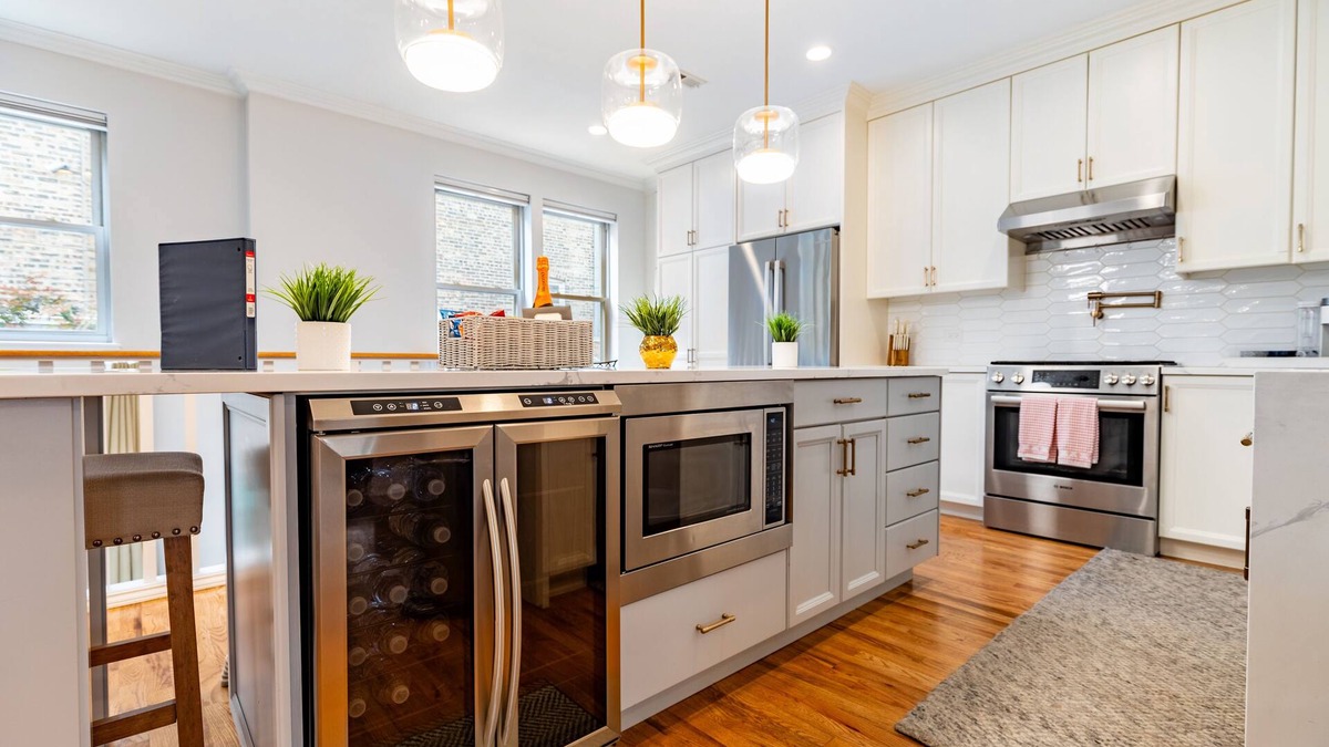 Old Irving Park House | Windy City Getaway 3br 2ba Chicago Townhouse 3 Bedroom Home by RedAwning