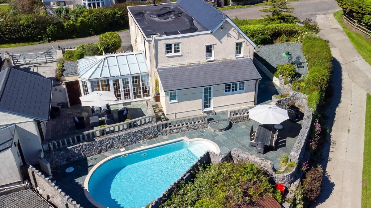 Crynant Cottage | Windy Ridge Cottage - 5 Bedroom Holiday Home - Oxwich