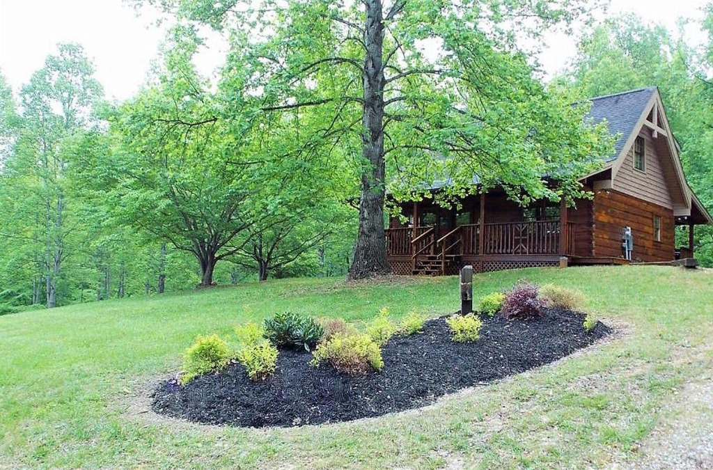 Wears Valley House | Windy Ridge-Pet-Friendly Smoky Mountain Cabin with Pool Access, Fenced Yard & Free Tickets