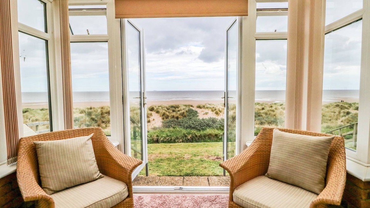 Anderby Creek Cottage | WINDYRIDGE, family friendly, with a garden in Chapel St Leonards