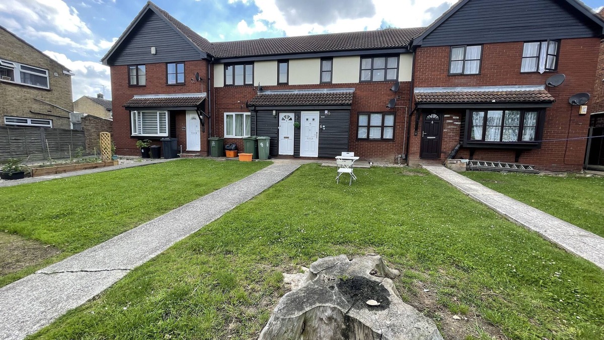 Vange House | WindyS Basildon Smart Home, you will love it.