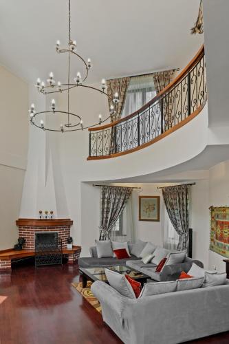Poiana Tapului Villa | Wine Cellar Villa with Beautiful Garden in Sinaia - Busteni
