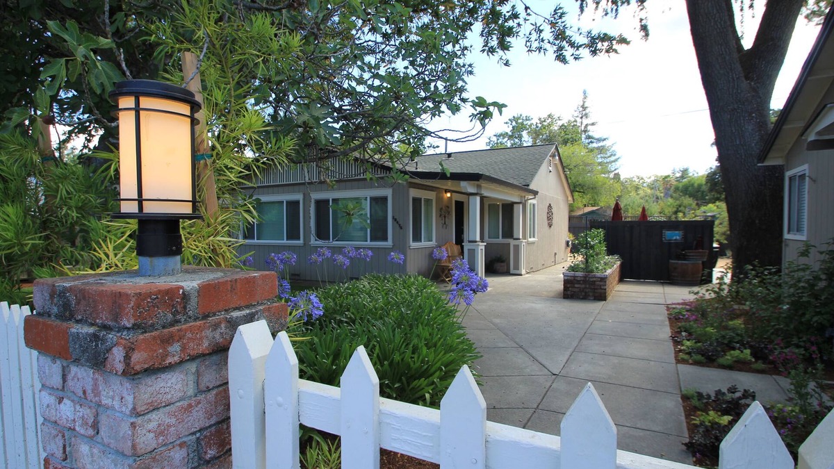Boyes Hot Springs Cottage | Wine Country 2 bedroom Cottage (with Optional 1 bedroom Guest House)