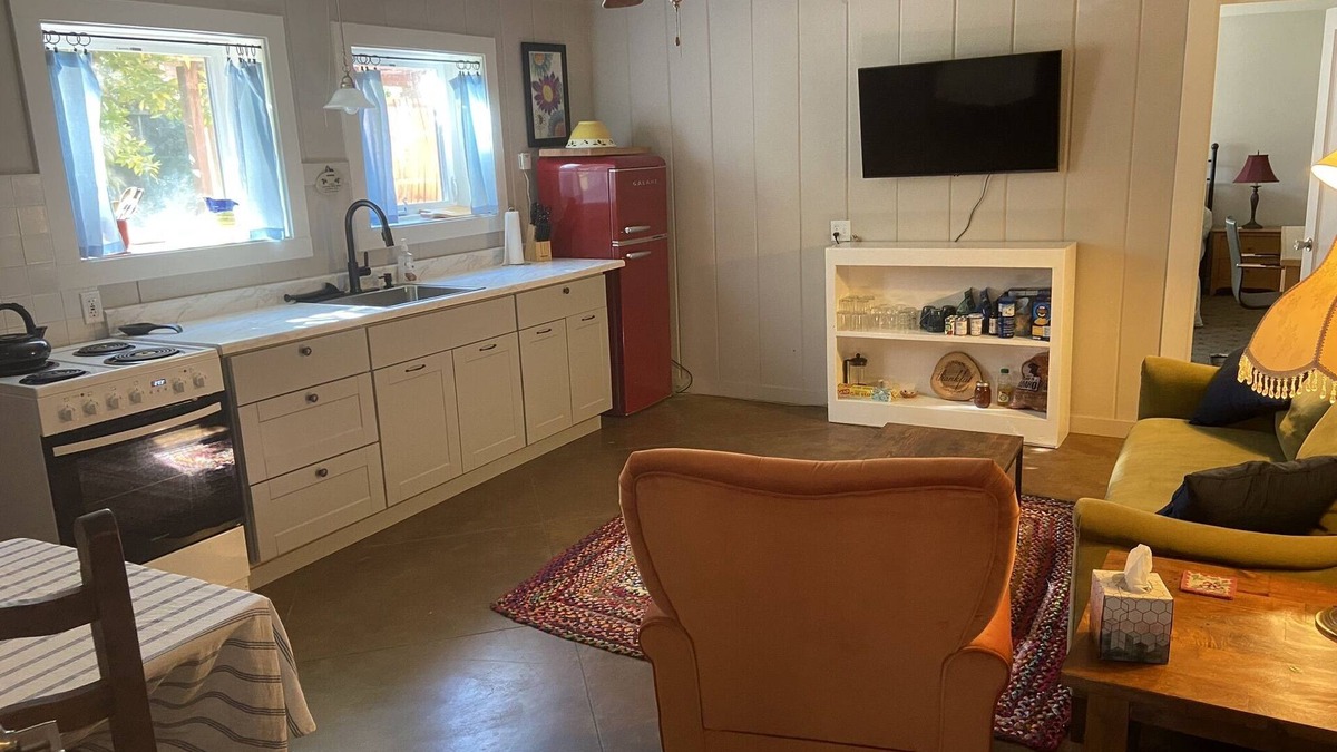 Cloverdale Apartment | Wine Country Apartment on the Farm