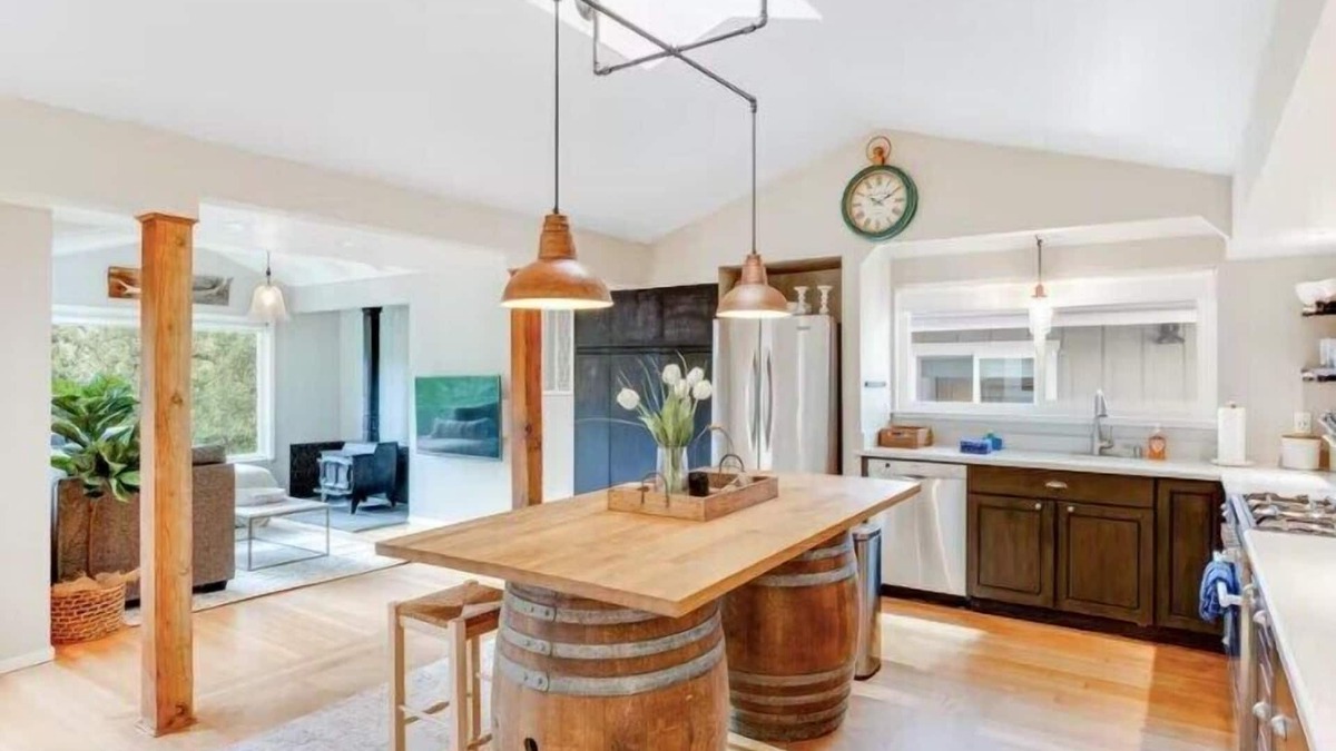 Glen Ellen House | Wine Country Creekside Retreat With Hot Tub
