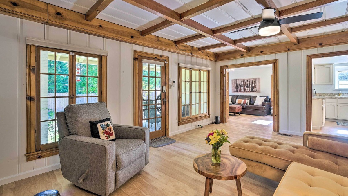 Shenandoah Valley House | Wine Country Escape w/Hot Tub in River Pines!