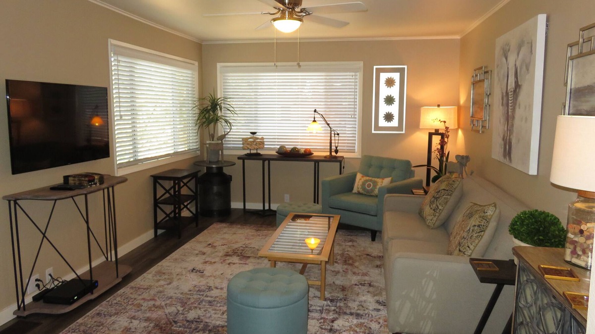 Boyes Hot Springs House | Wine Country Getaway under the Oak