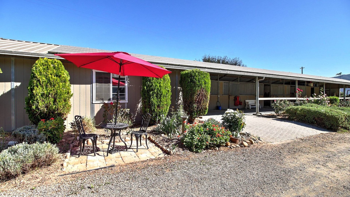 Buellton Cottage | Wine Country Ranch Escape - Unplug, live by horses on a real ranch, close to wineries!
