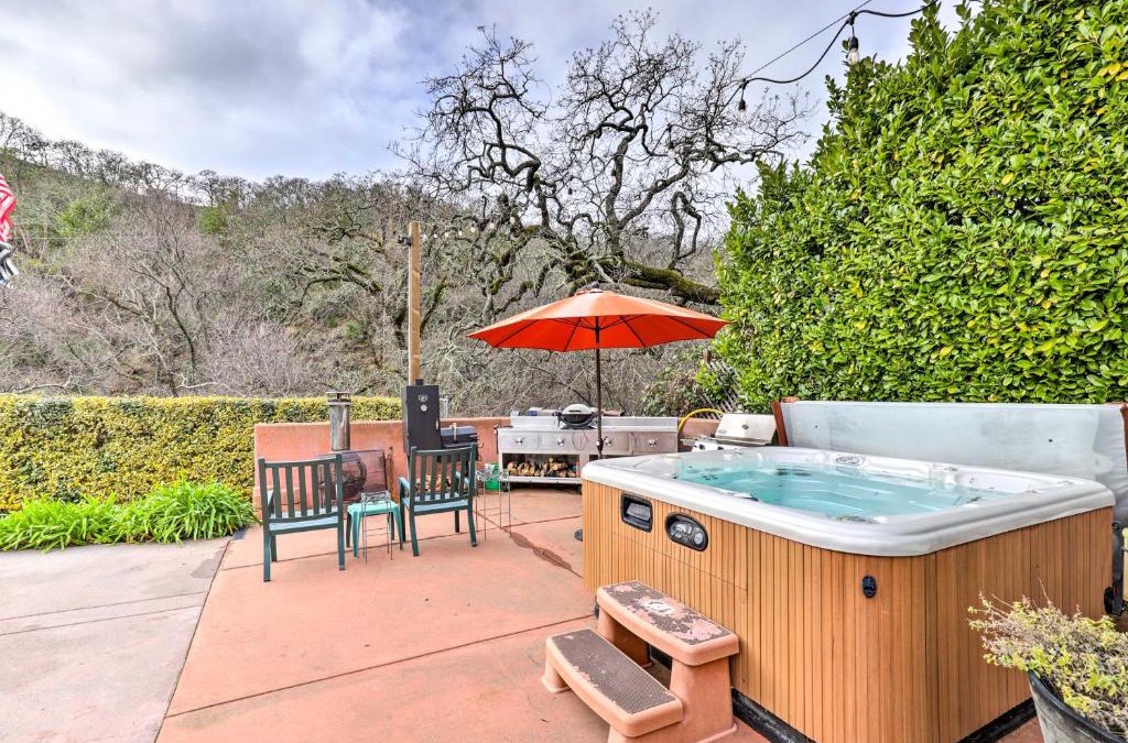 Glen Ellen House | Wine Country Retreat at Private Creekside House!