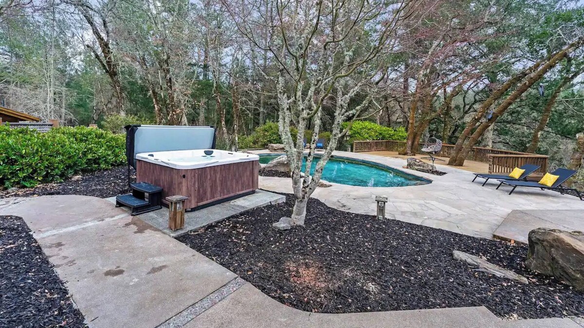Santa Rosa House | Wine Country Retreat- Privacy-Spa/Pool/Games