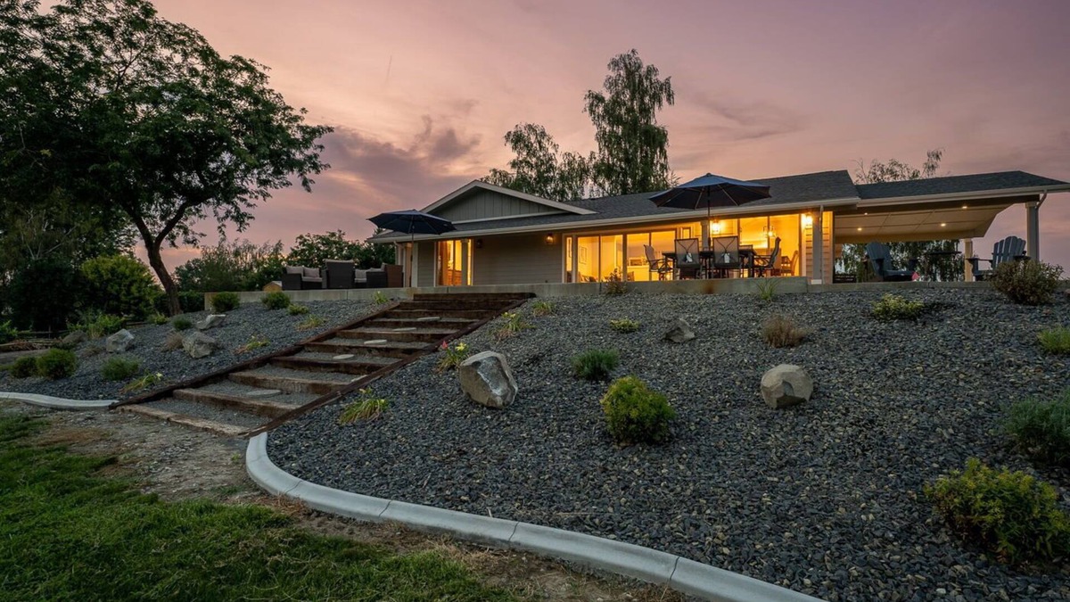 Prosser House | Wine Country River Front Paradise with Private Dock