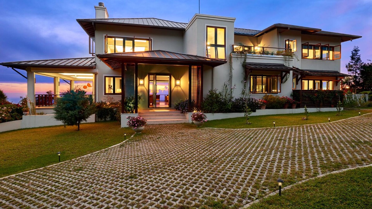 Newcastle Villa | Wine Down Mansion, Greenwich, Blue Mountains