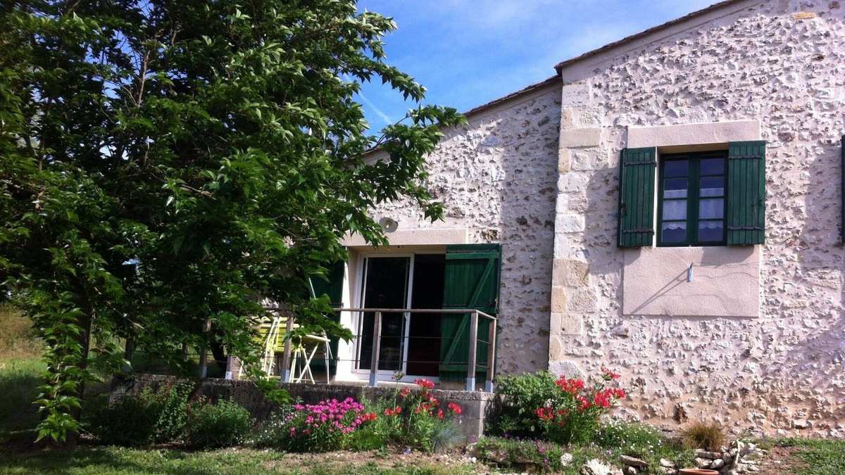 Lamothe-Montravel Hotel | Wine house purple Périgord
