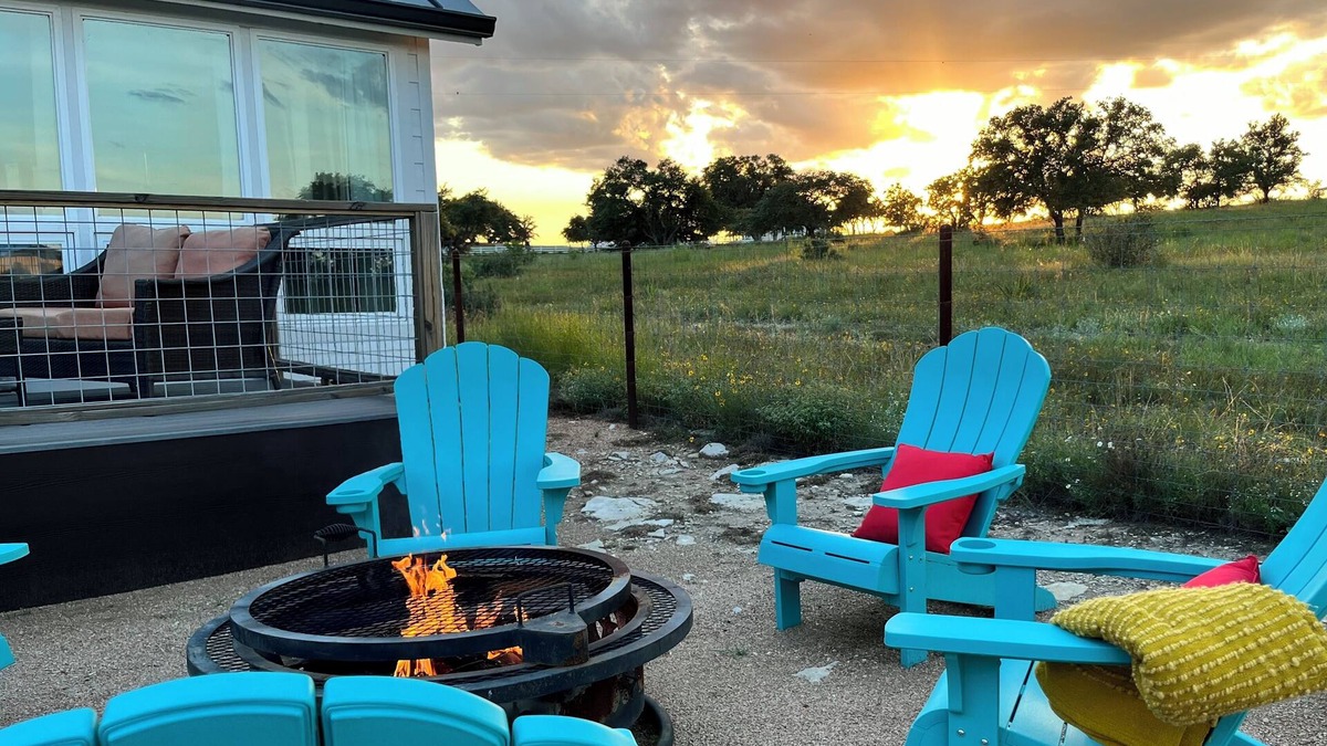 Johnson City Cabin | Wine Road Ranch Retreat Free LV2 EV charging, Starlink WiFi, fire pit, deck
