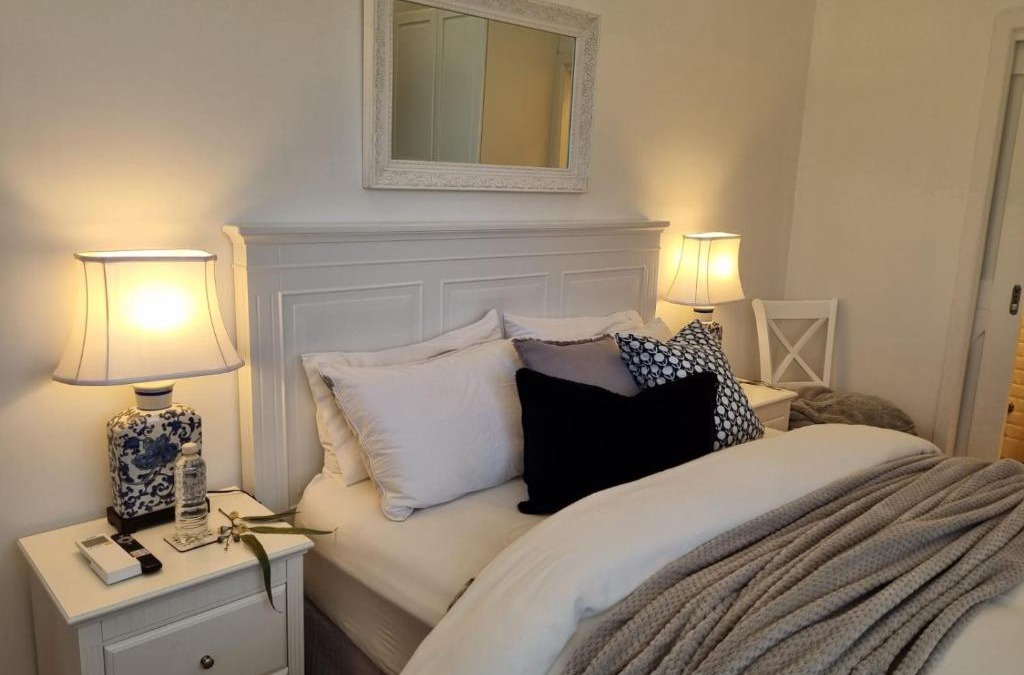 Red Hill Bed & Breakfast | Winemakers Cottage at Treetops Red Hill
