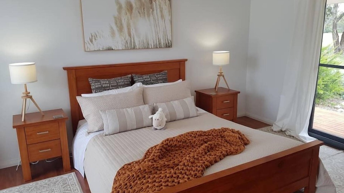 Buckaroo Cottage | Winery Cottage on Scenic Acreage