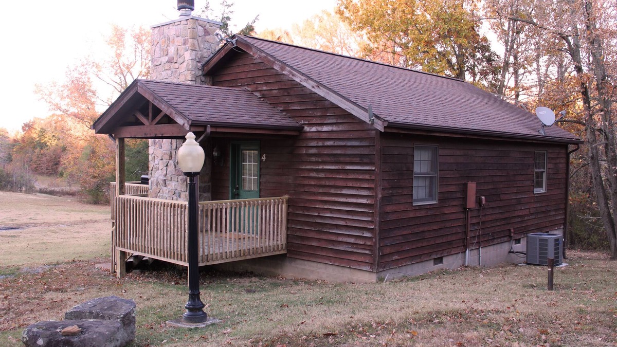 Makanda Cabin | Winetrail Cabin - SIU, Giant City SP, Shawnee Forest, & Cedar Lake minutes away!