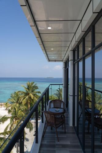 Kamadhoo House | Wings by Hawks