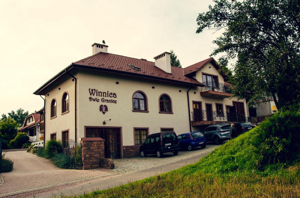 Trzcinica House | Winnica Dwie Granice Agroturystyka Przysieki
