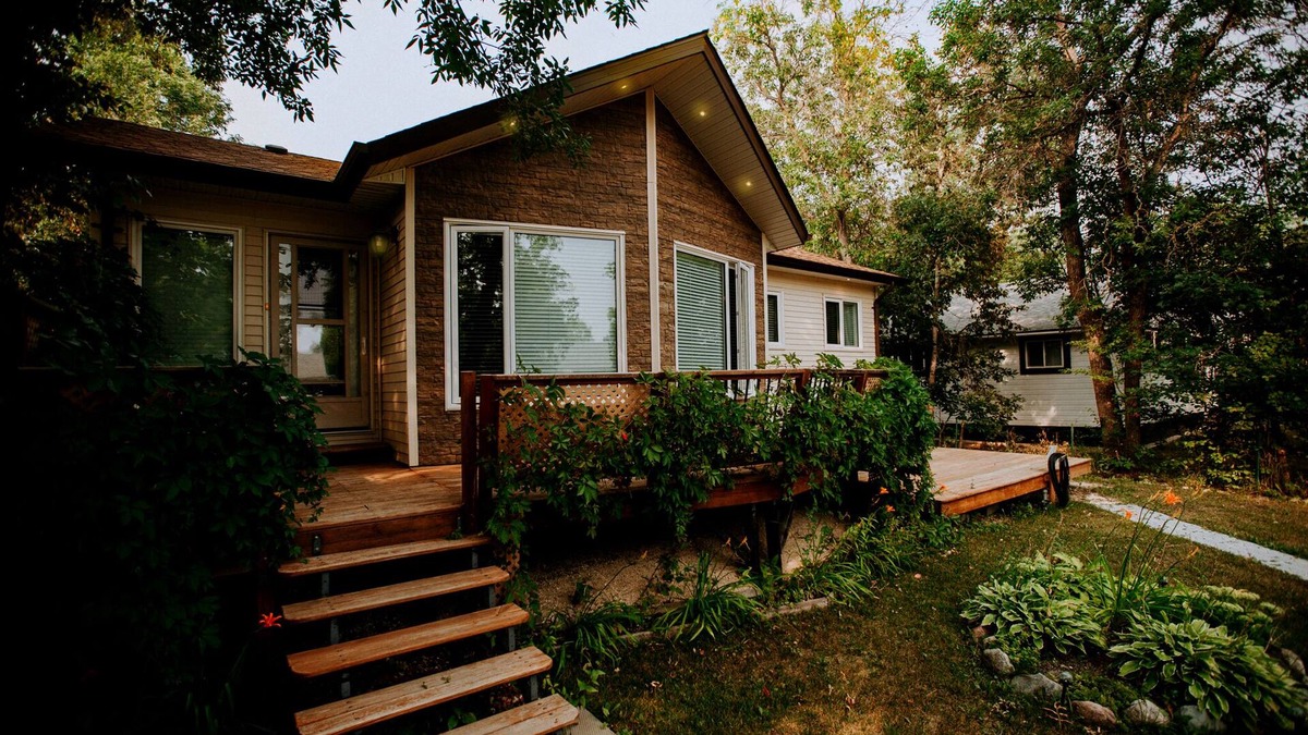 Winnipeg Beach House | Winnipeg Beach All Season Cabin