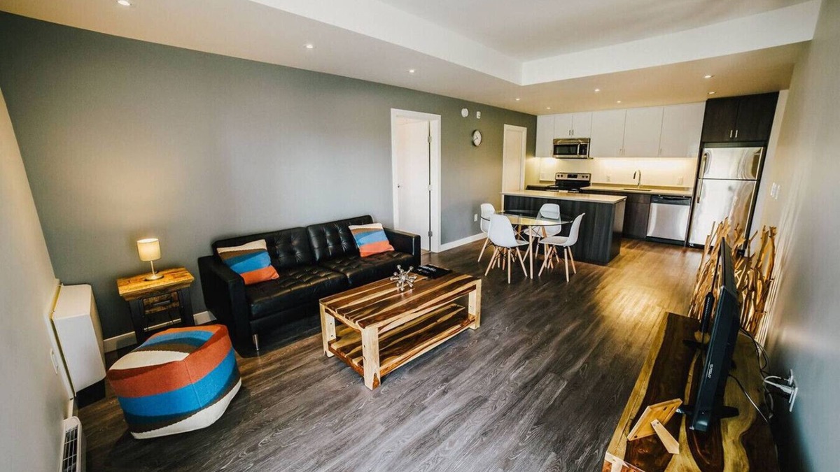 Tuxedo Apartment | Winnipeg - The Spot 785 3B2B