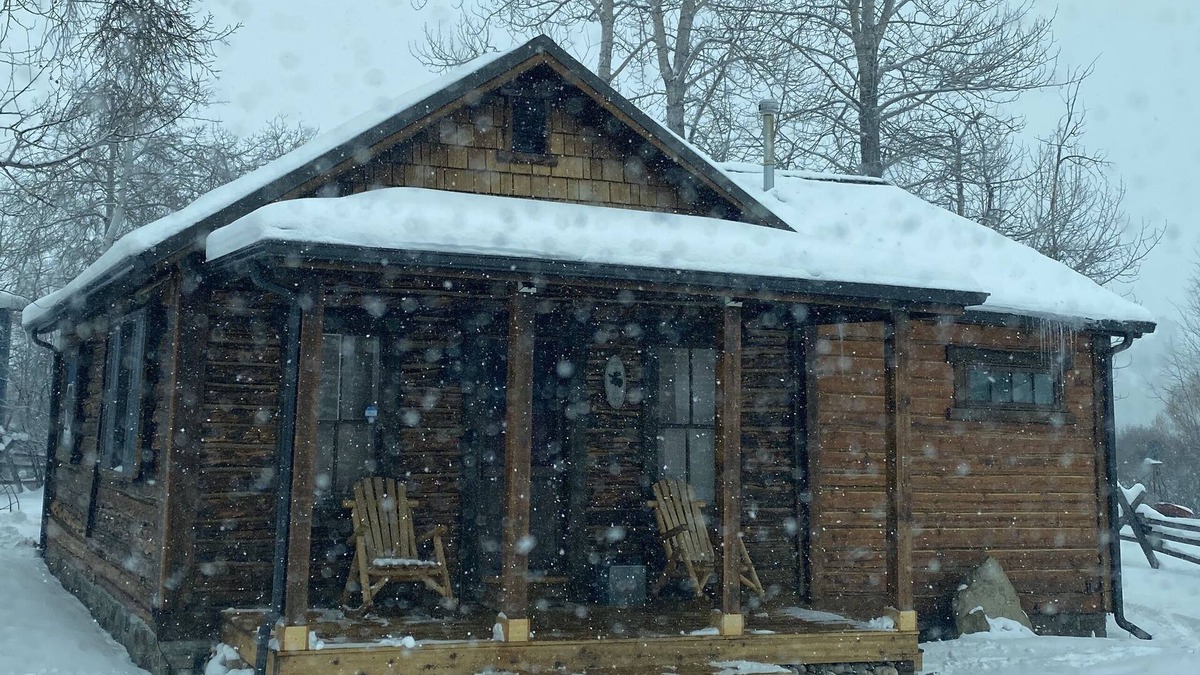 Roberts Cabin | Winter at Kodow Kabin! 1865 cabin/hot tub close to Red Lodge and skiing!